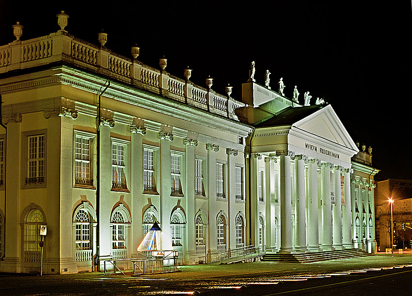 Fridericianum bei Nacht (DRI)