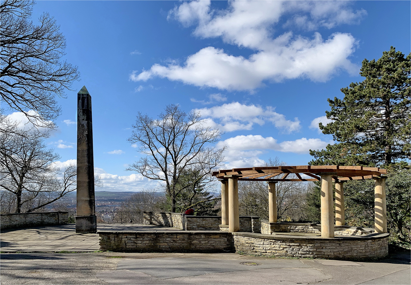 "Friedensblick"  mit Obelisk in Dresden Loschwitz ( Collenbuschstraße)