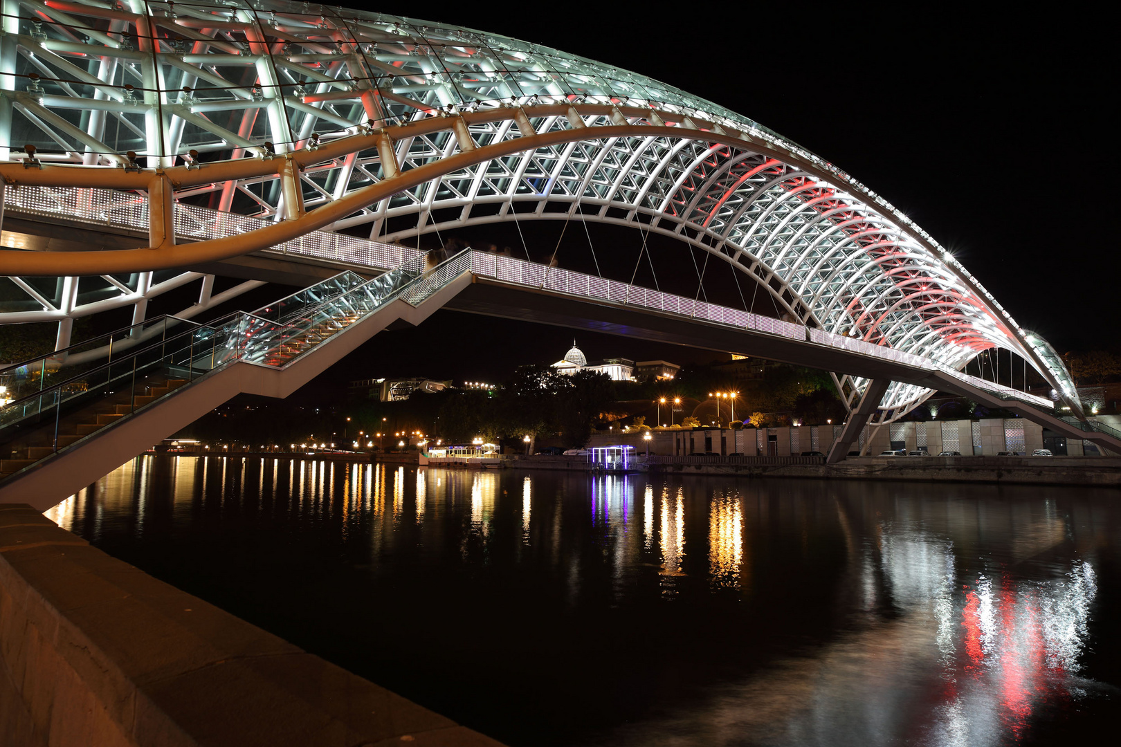 Friedensbrücke bei Nacht 1