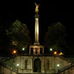 Friedensengel bei Nacht