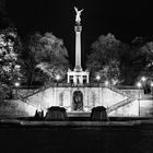 Friedensengel bei Nacht