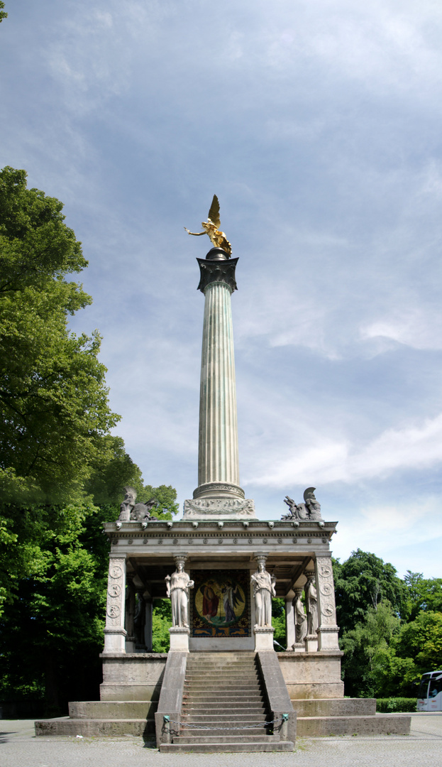 Friedensengel von Süden aus betrachtet