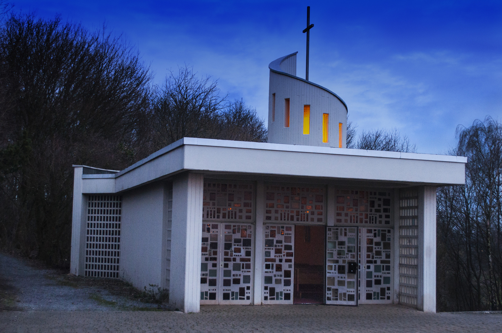 Friedenskapelle auf dem Haarberg zur blauen Stunde