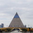 Friedenspyramide, Architekt N. Foster