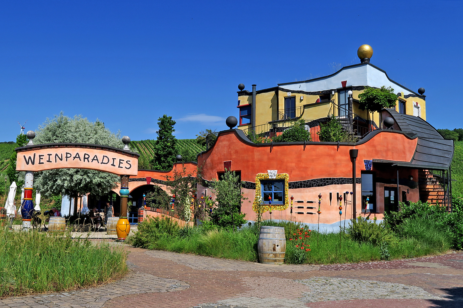 Friedensreich Hundertwasser . . . 