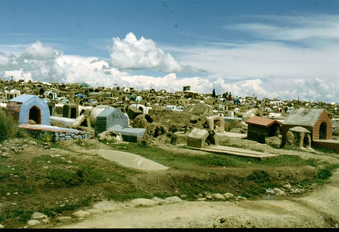 Friedhof auf dem Altiplano bei La Paz