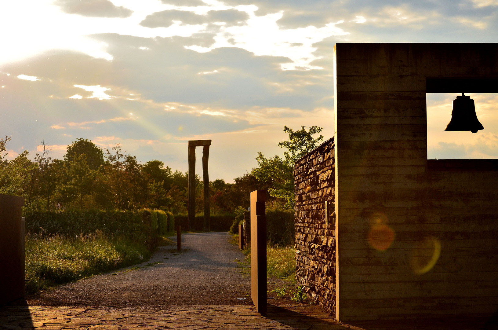 Friedhof bei Abenddämmerung