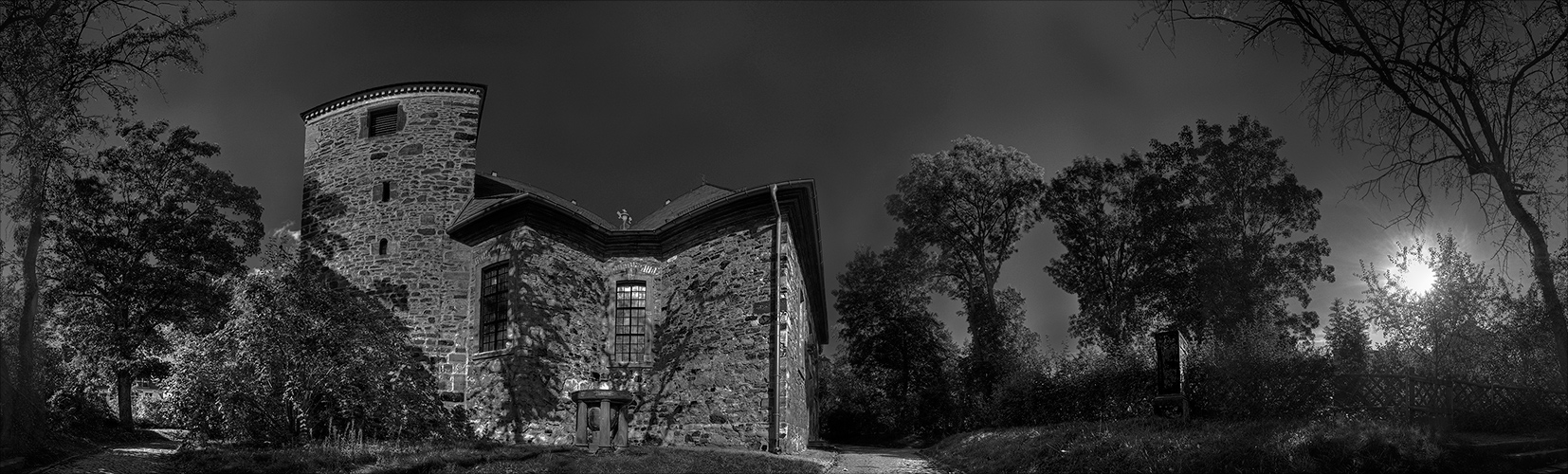 Friedhof bei Nacht