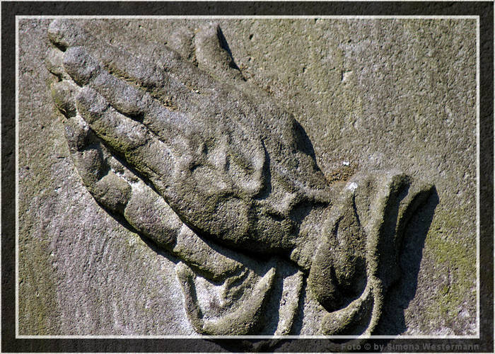 Friedhof Dresden - betende Hände