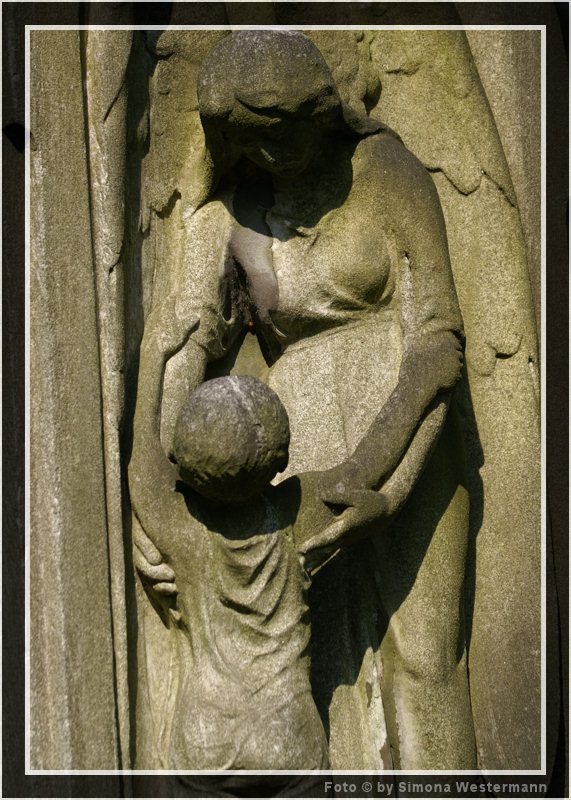 Friedhof Dresden - Mutter und Kind