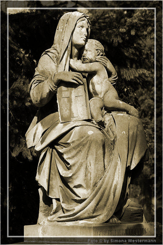 Friedhof Dresden - Statue 01