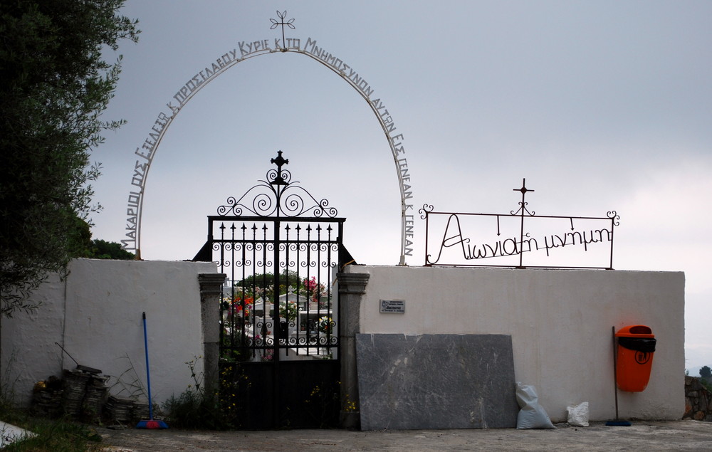 Friedhof im Dorf Krasi / Kreta