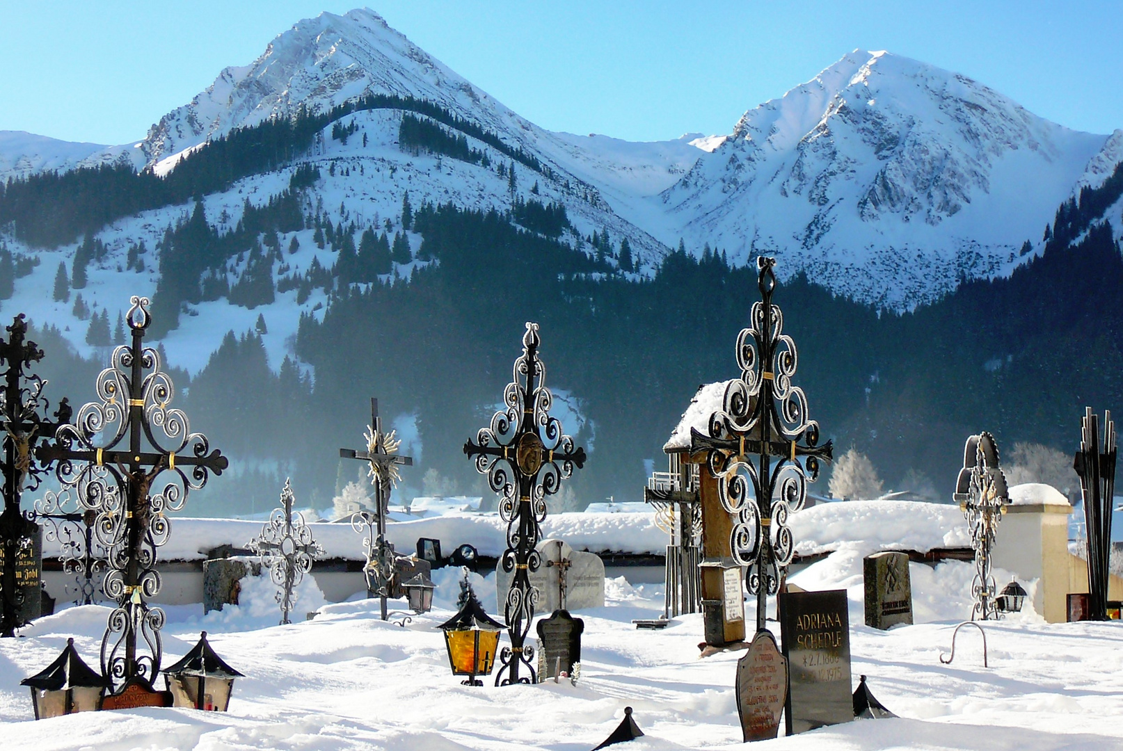 Friedhof in Zöblen ...