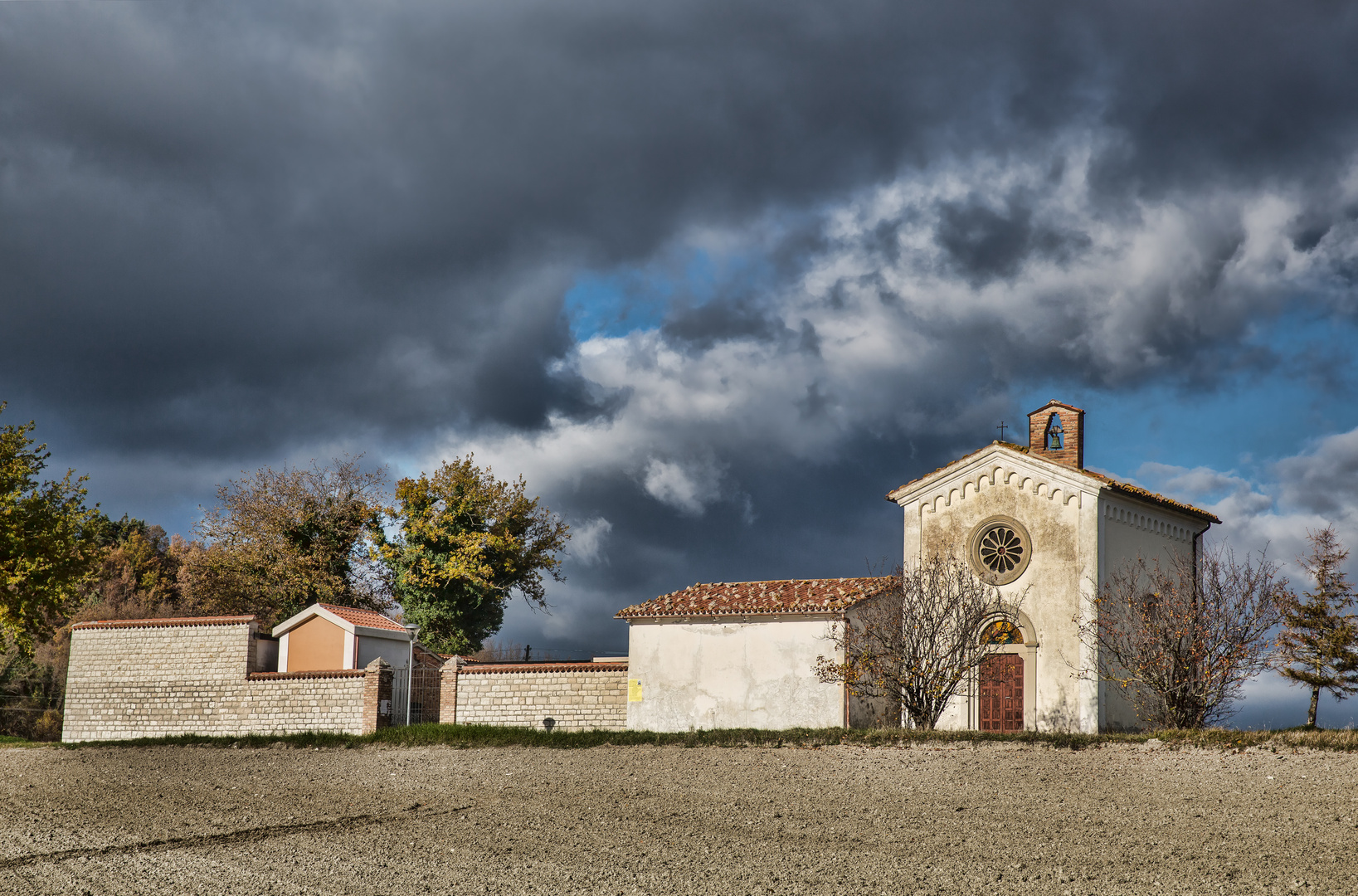 Friedhof mit kleiner Kapelle von San Savino