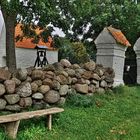 Friedhof mit kleiner Kirche