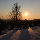 Friedhof mit Sonnenuntergang