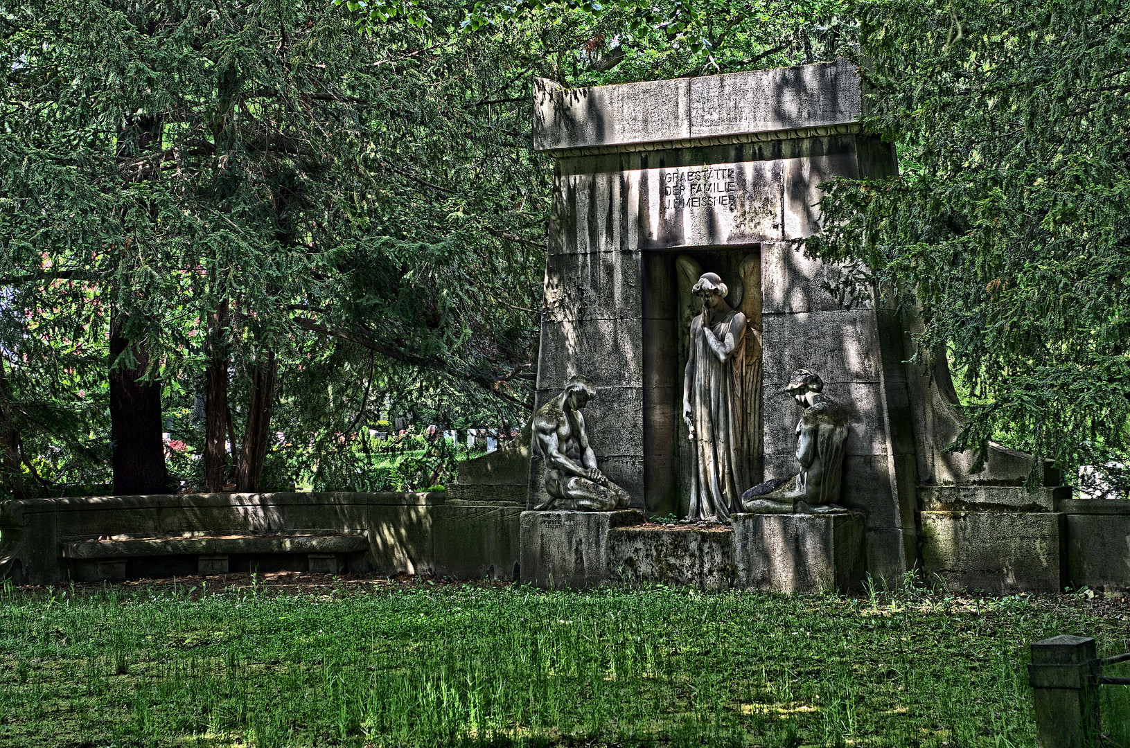 Friedhof neben dem Völkerschlachtdenkmal