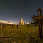 Friedhof und Kirche von Gimsoy