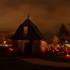 Friedhofskapelle bei Nacht