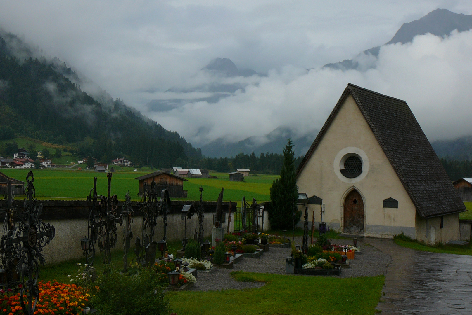 Friedhofskapelle Elbigenalp (Lechtal) am folgenden Morgen