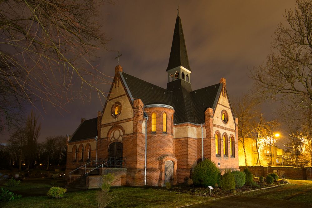 Friedhofskapelle Sudenburger Friedhof Magdeburg Foto & Bild