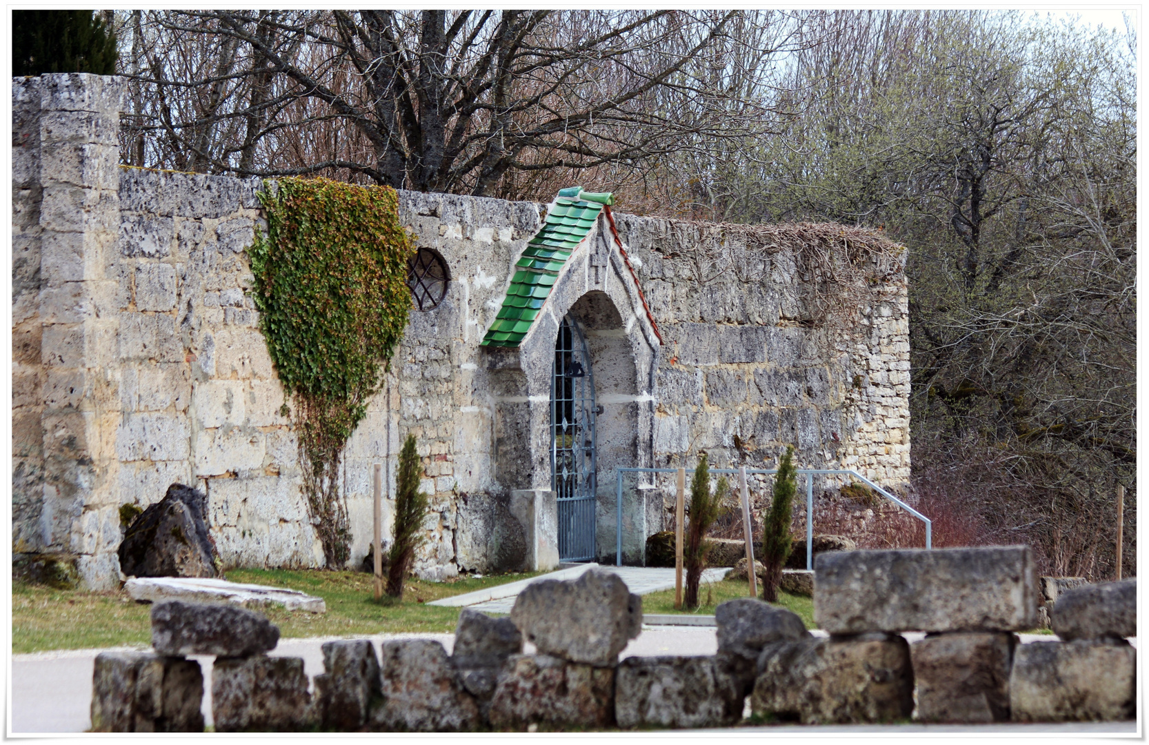 Friedhofsmauer