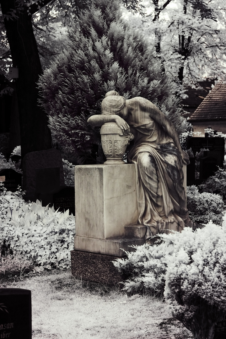 Friedhofsskulptur II [IR]