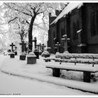 Friedhohfsbank im Schnee