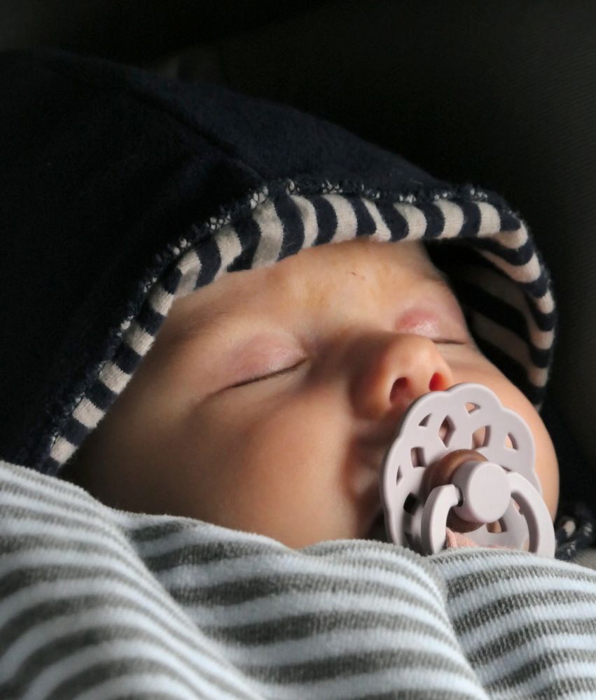 Friedlich schlafendes Baby Foto & Bild | kinder, babies, menschen ...