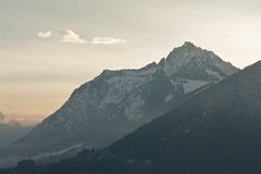 Friedlicher Herbstabend über den Drei Schwestern (2052 m), . . .