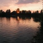 Friedlicher See am Abend