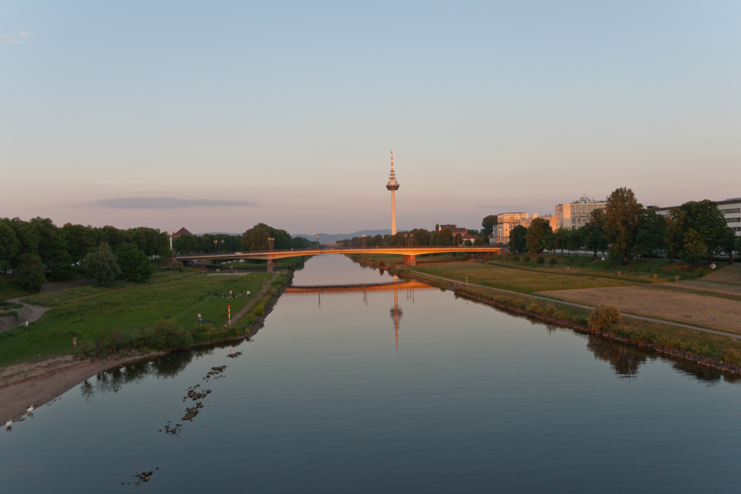 Friedrich Ebert Brücke ...