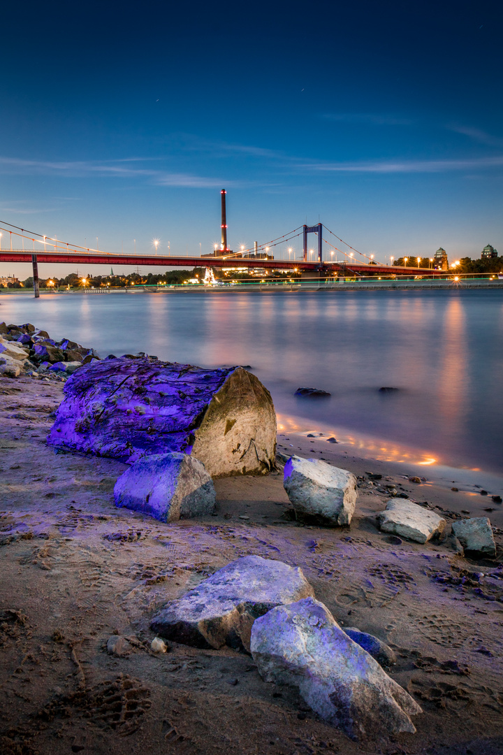 Friedrich Ebert Brücke am späten Abend