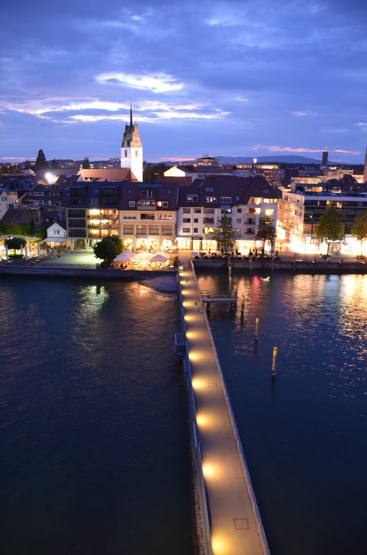 Friedrichshafen bei Nacht