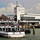 Friedrichshafen - Hafen mit Zeppelinmuseum und K42