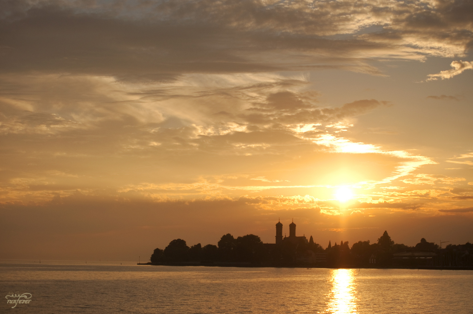 Friedrichshafen in der Abenddämmerung