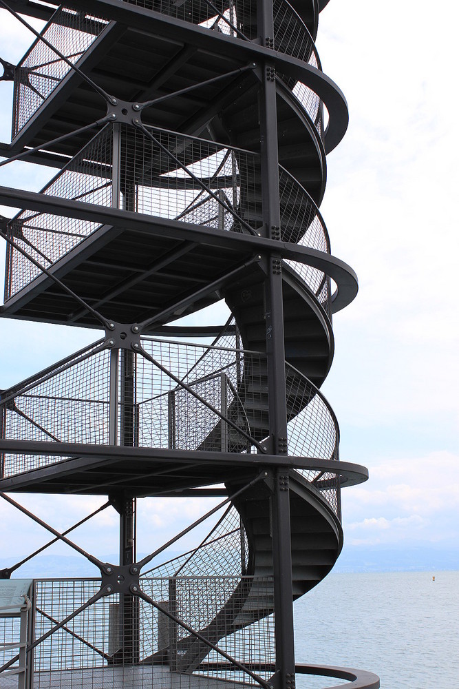 Friedrichshafen - Treppen des Aussichtsturms an der Hafenmole 2