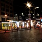 Friedrichstraße bei Nacht