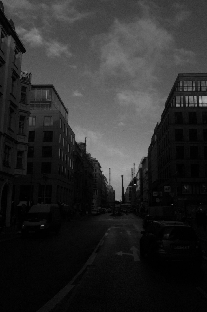 Friedrichstraße Berlin mit Blick in Richtung Baustelle Ecke Unter den Linden