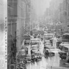 Friedrichstraße im Regen und mit verrutschter Brille.