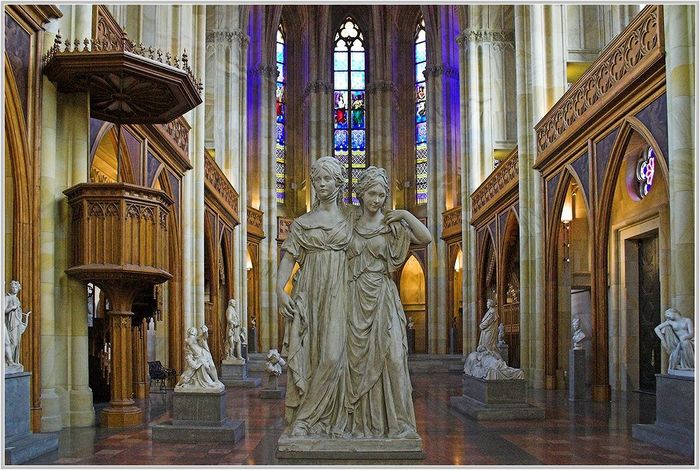 Friedrichwerdersche Kirche. Sammlung klassizistischer Skulpturen.