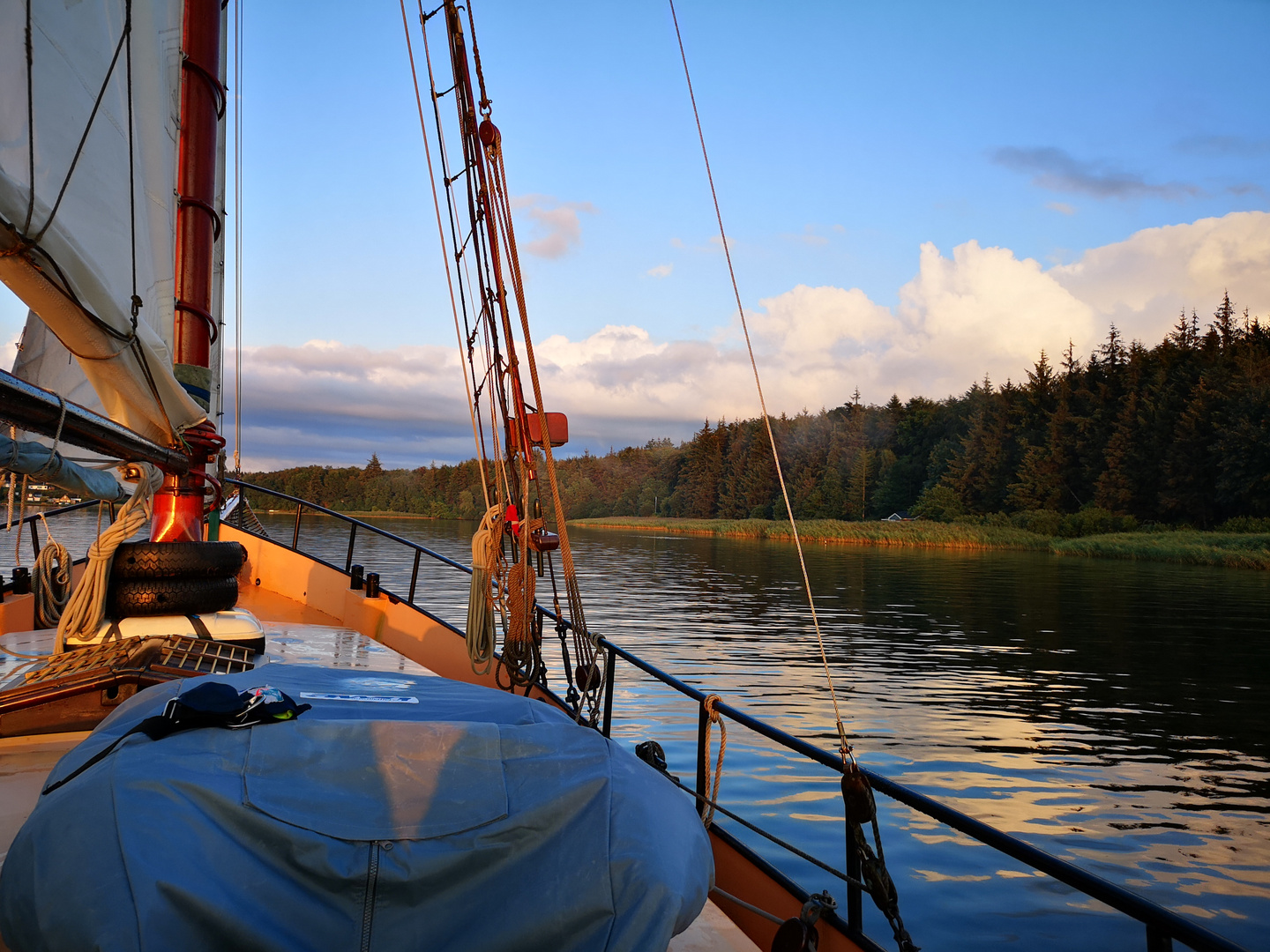 Friedvolle Abendstimmung bei der Fjordfahrt 