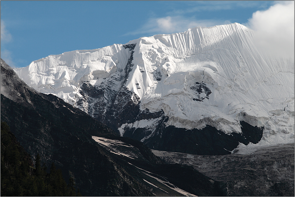 friendship peak (5289 m)