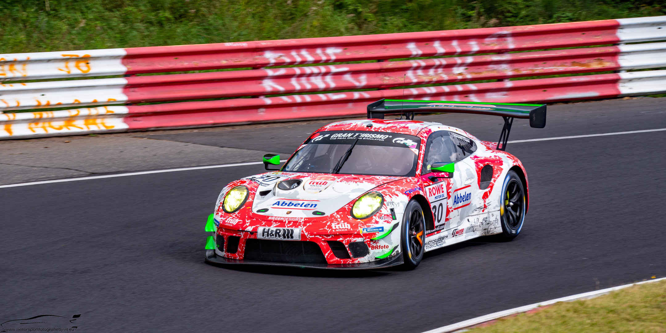 Frikadelli Racing in der Sabine Schmitz Kurve