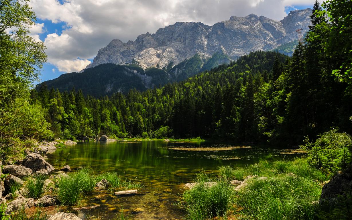 Frillensee am Fuße der Zugspitze