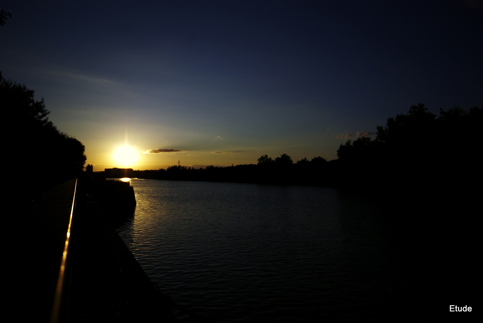 frisch aus dem Fotoapparat - sunset am Nürnberger Main-Donau-Kanal