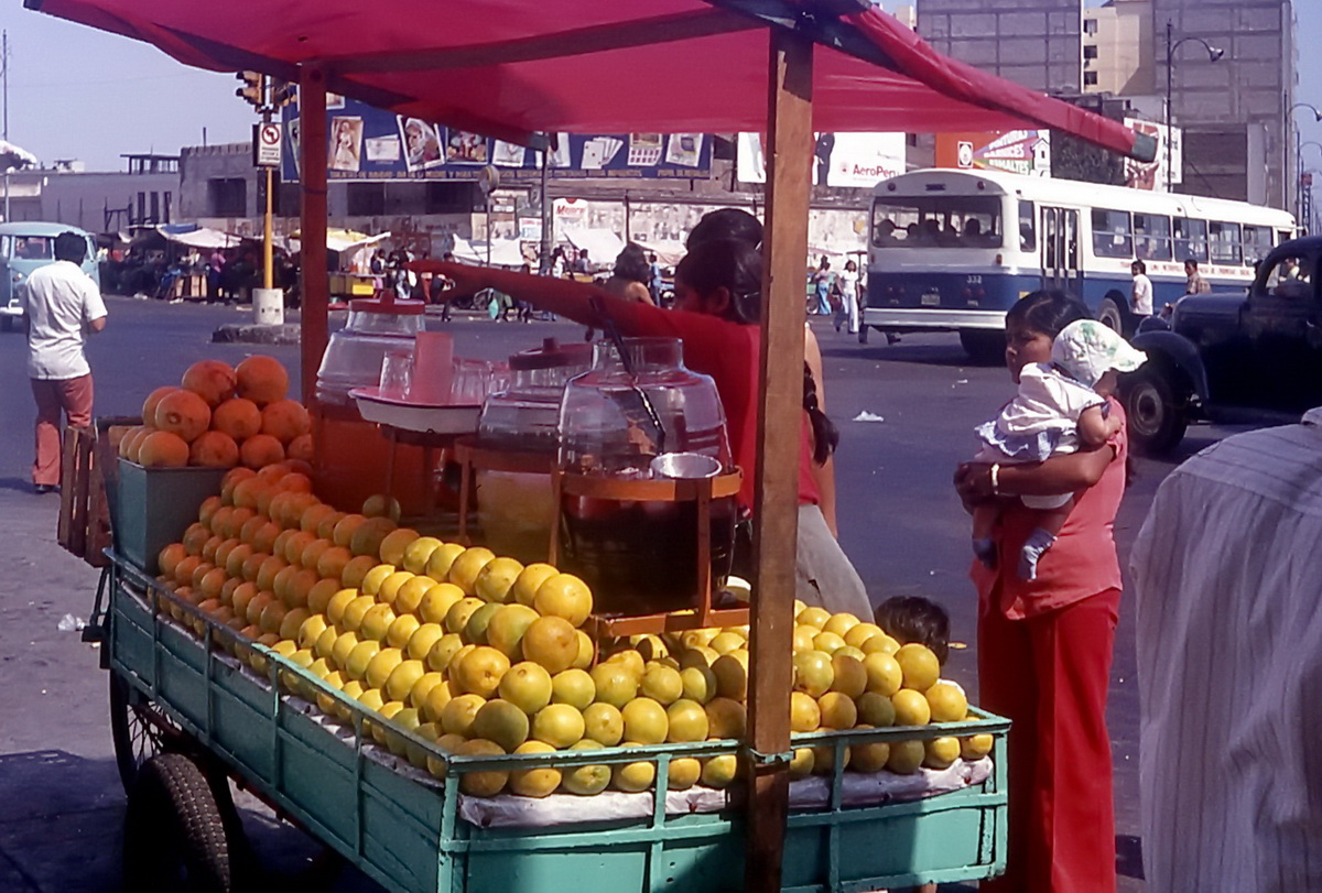 Frisch gepresster O-Saft in Lima