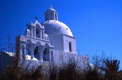 Frisch gestrichene Kirche in Karterádos