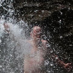 frisch war es aber es war schön unterm Wasserfall
