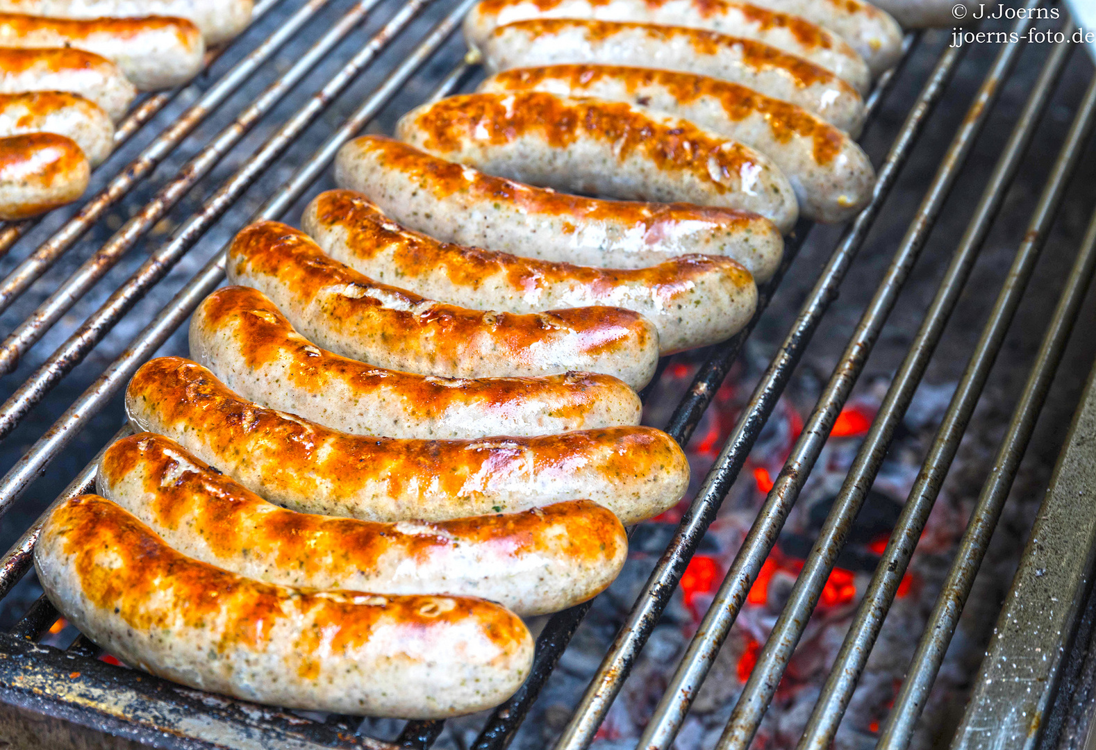 Frische Bratwurst vom Grill